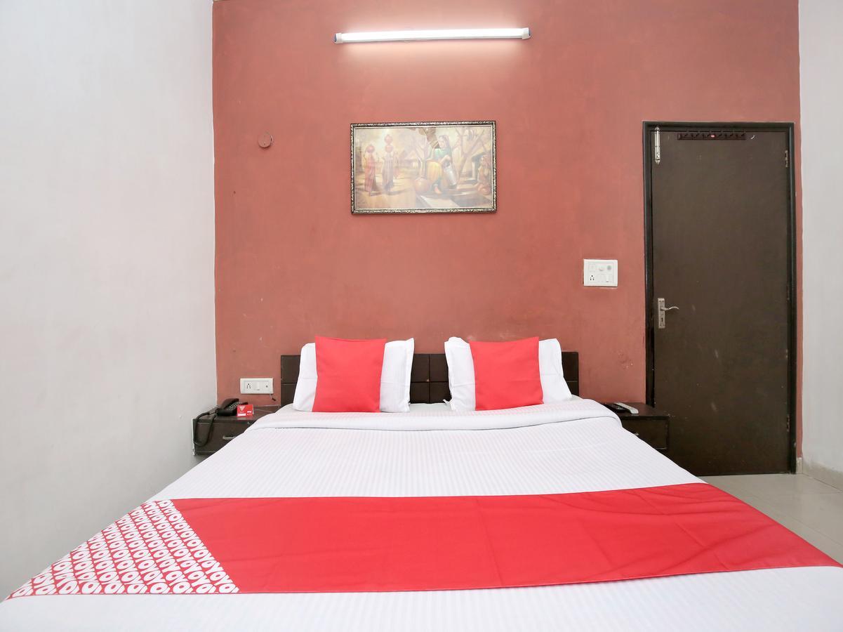 Oyo 12972 Hotel Krishna Castle 阿姆利则 外观 照片